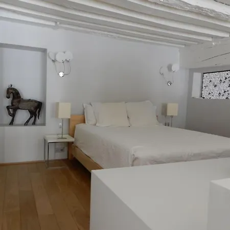 Late Arrival Or Early Departure! Best Location Apartment